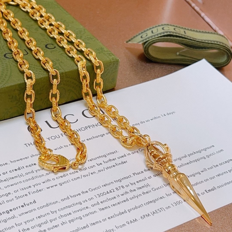 G*u*i necklaces